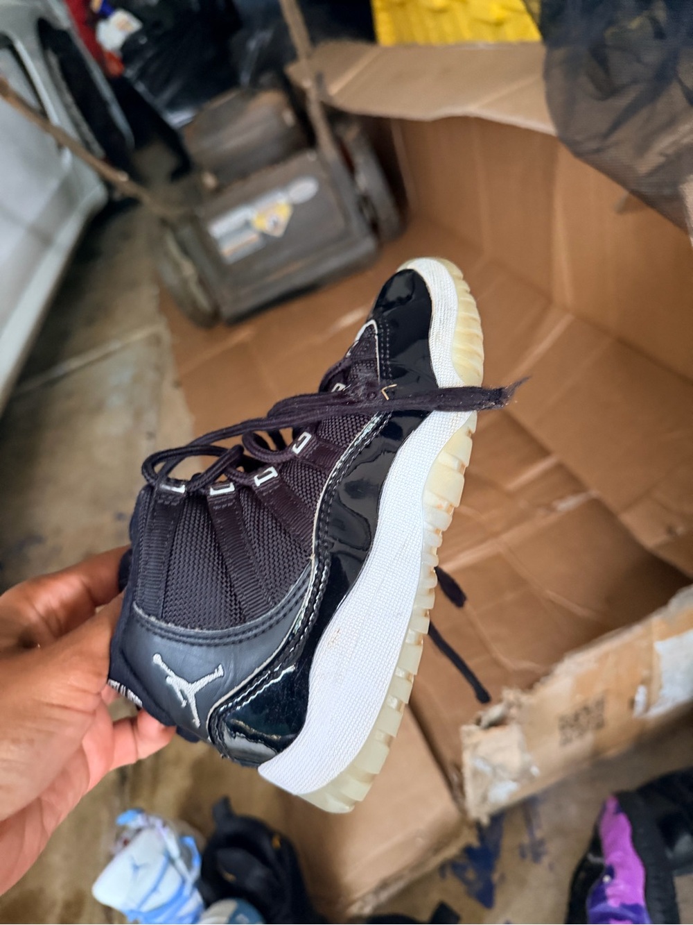Jordan boys Low-Top Sneaker in Black and White 12C